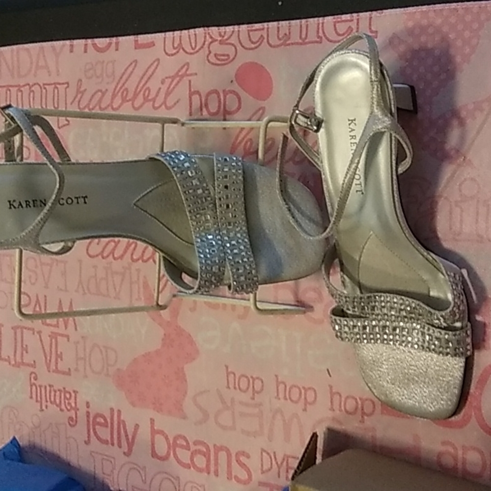Karen Scott Silver Heels  (6.5)